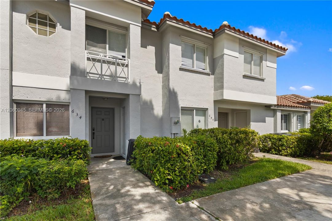 For Sale: $420,000 (2 beds, 2 baths, 1361 Square Feet)