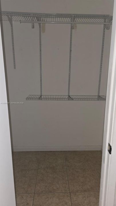 For Rent: $1,900 (1 beds, 1 baths, 839 Square Feet)