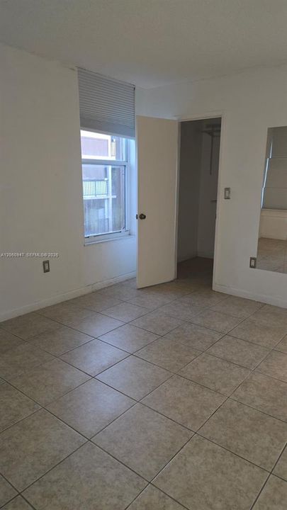 For Rent: $1,900 (1 beds, 1 baths, 839 Square Feet)