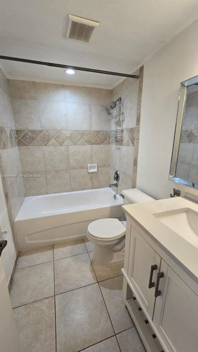 For Rent: $1,900 (1 beds, 1 baths, 839 Square Feet)