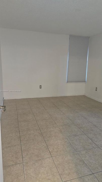 For Rent: $1,900 (1 beds, 1 baths, 839 Square Feet)