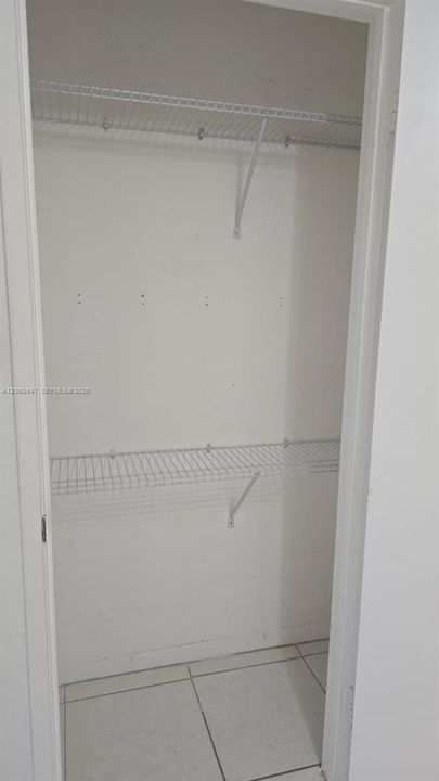 For Rent: $1,900 (1 beds, 1 baths, 839 Square Feet)