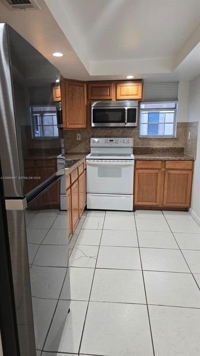 For Rent: $1,900 (1 beds, 1 baths, 839 Square Feet)
