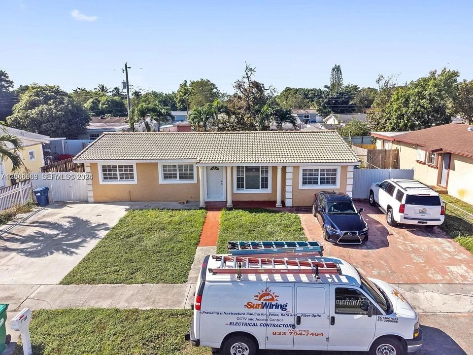 For Rent: $1,500 (1 beds, 1 baths, 2298 Square Feet)