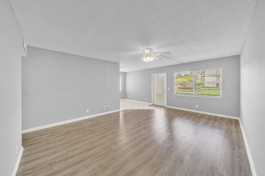 17 Living Area (2)