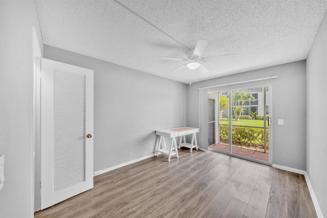 8 Guest Bedroom B (2)