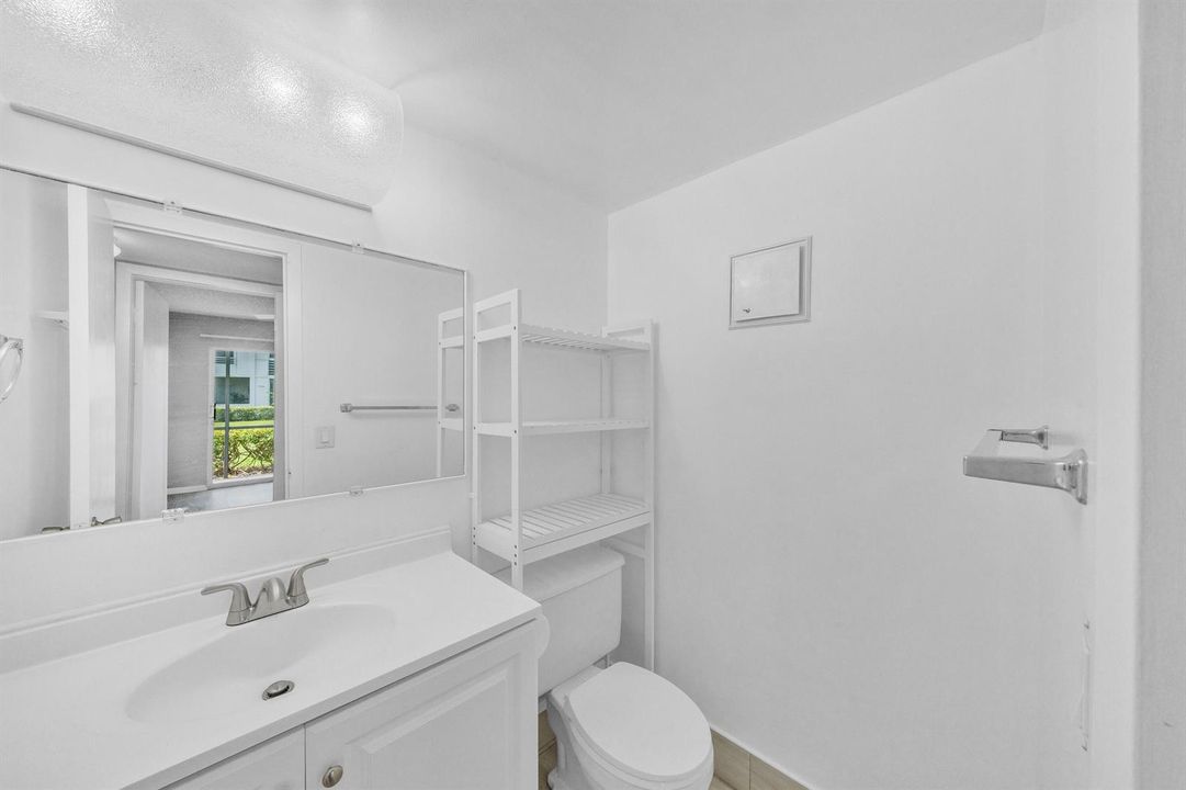 15 Half Bath (2)