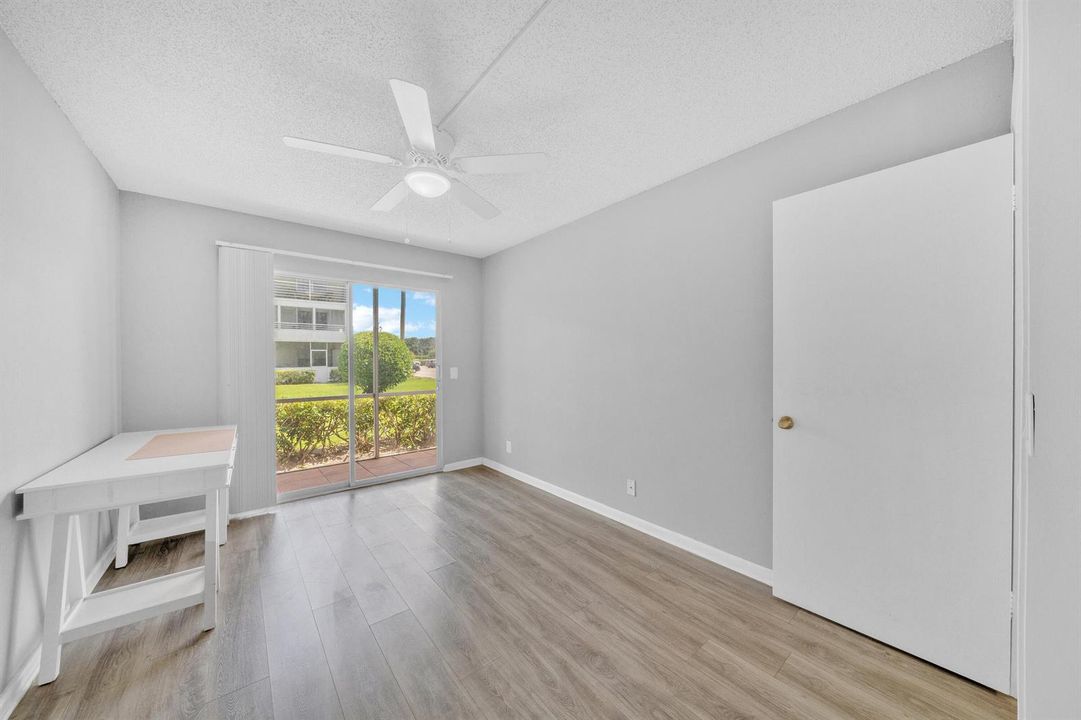 14 Guest Bedroom B