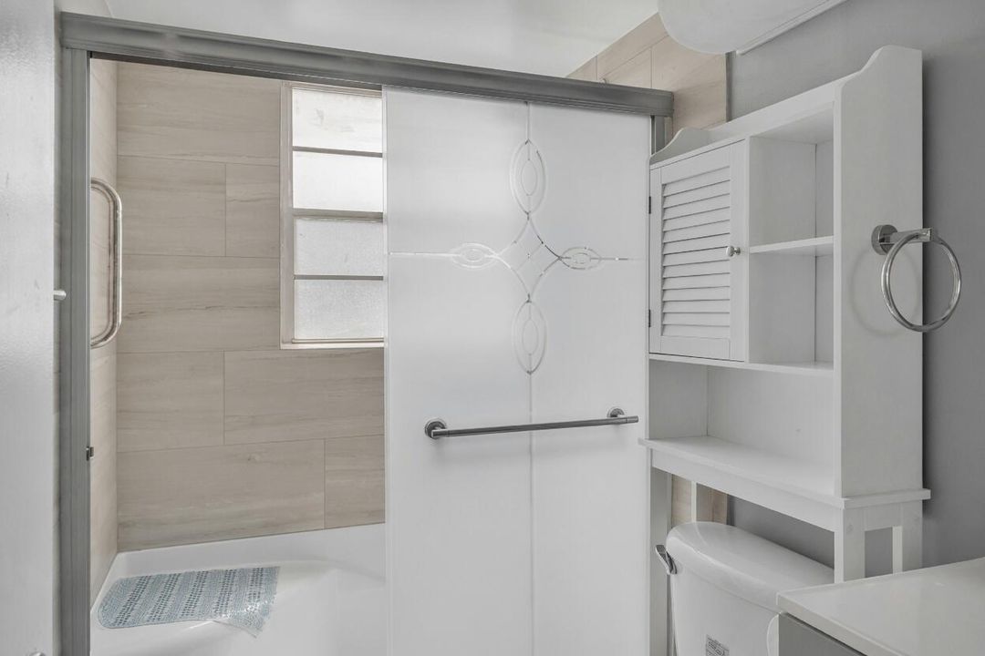 16 Bathroom (03)