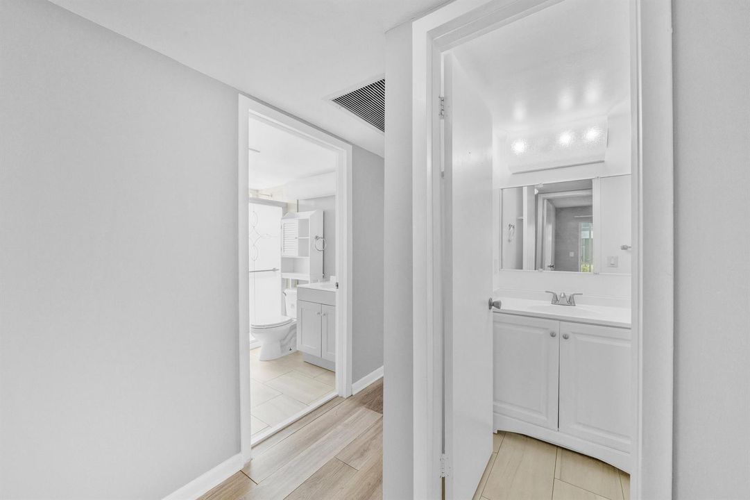 15 Half Bath (1)