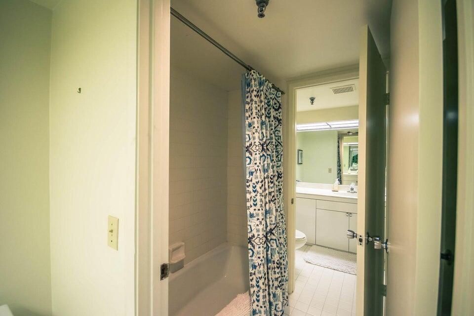 Guest Bathroom Combo Tub/Shower