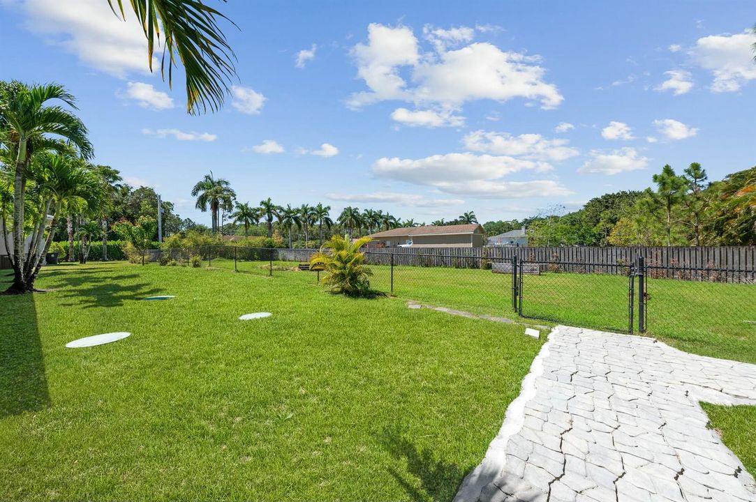 Animal enclosure