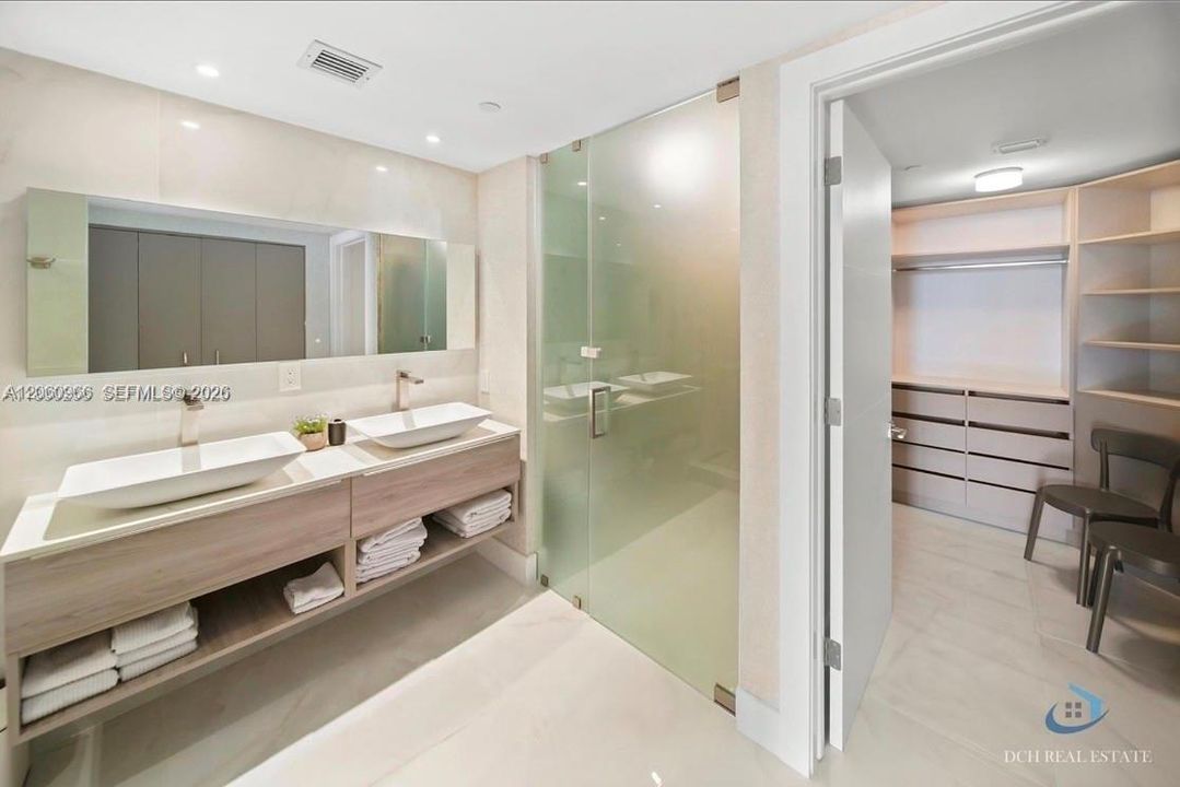 В аренду: $6,150 (3 спален, 2 ванн, 1385 Квадратных фут)