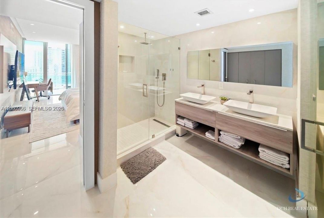 В аренду: $6,150 (3 спален, 2 ванн, 1385 Квадратных фут)