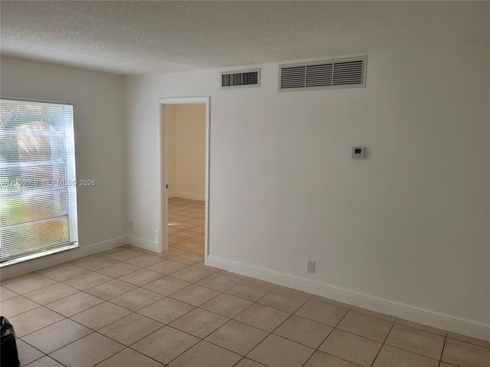 В аренду: $2,200 (3 спален, 2 ванн, 1167 Квадратных фут)