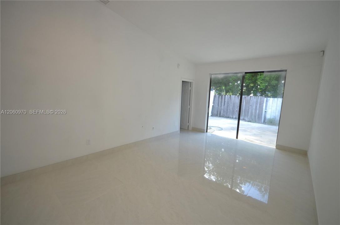 For Rent: $3,400 (3 beds, 2 baths, 1093 Square Feet)