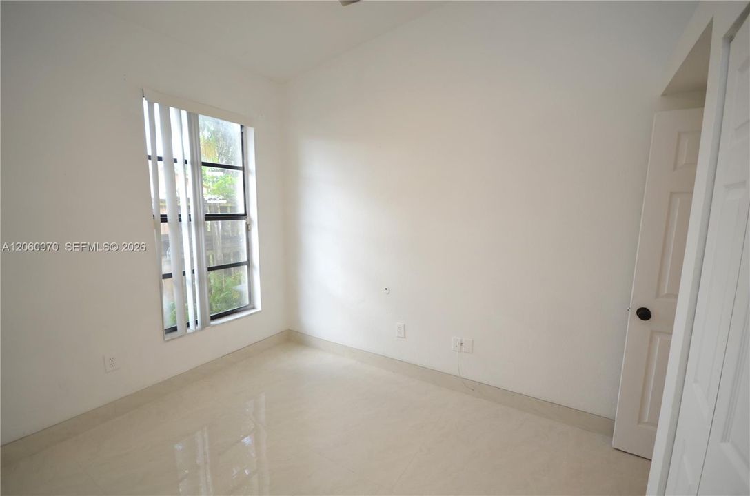 For Rent: $3,400 (3 beds, 2 baths, 1093 Square Feet)