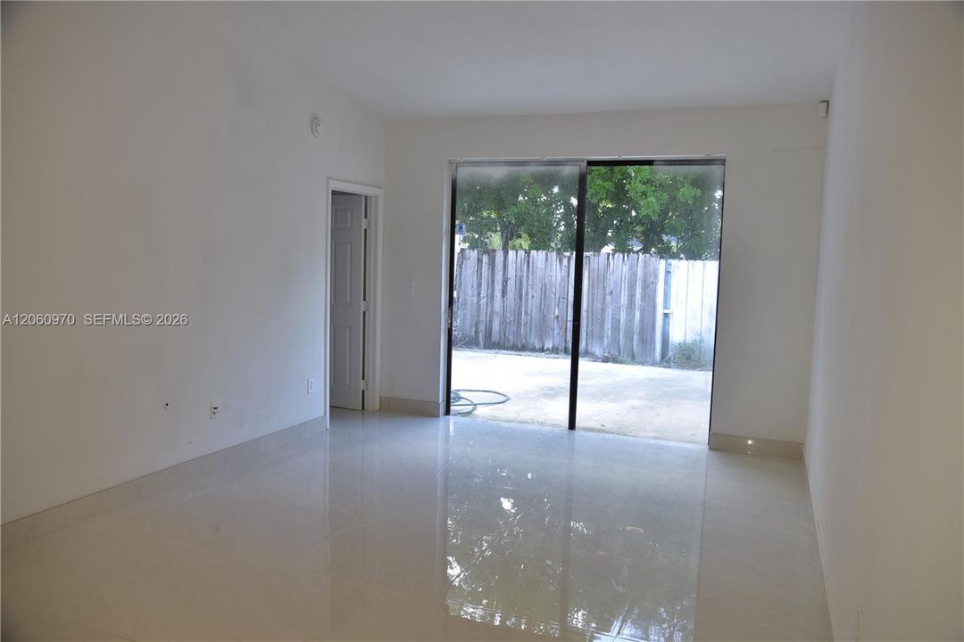 For Rent: $3,400 (3 beds, 2 baths, 1093 Square Feet)