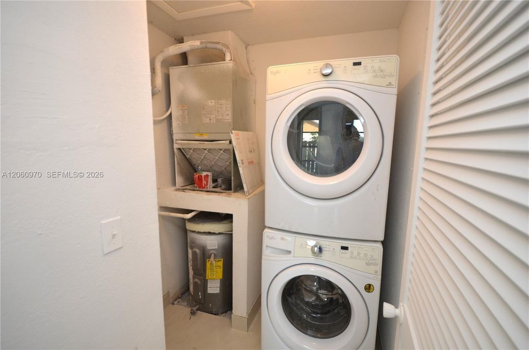 For Rent: $3,400 (3 beds, 2 baths, 1093 Square Feet)