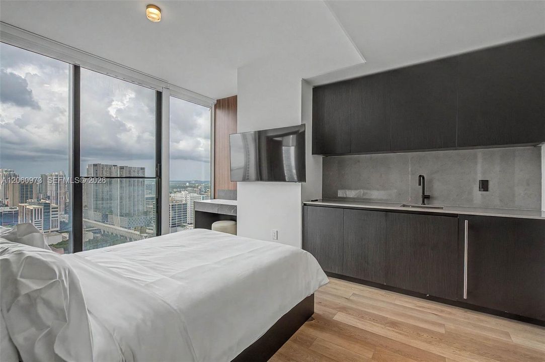 В аренду: $8,500 (2 спален, 2 ванн, 700 Квадратных фут)