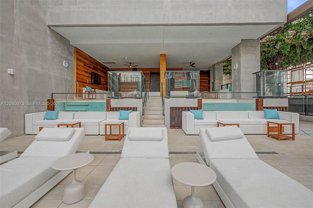 В аренду: $8,500 (2 спален, 2 ванн, 700 Квадратных фут)