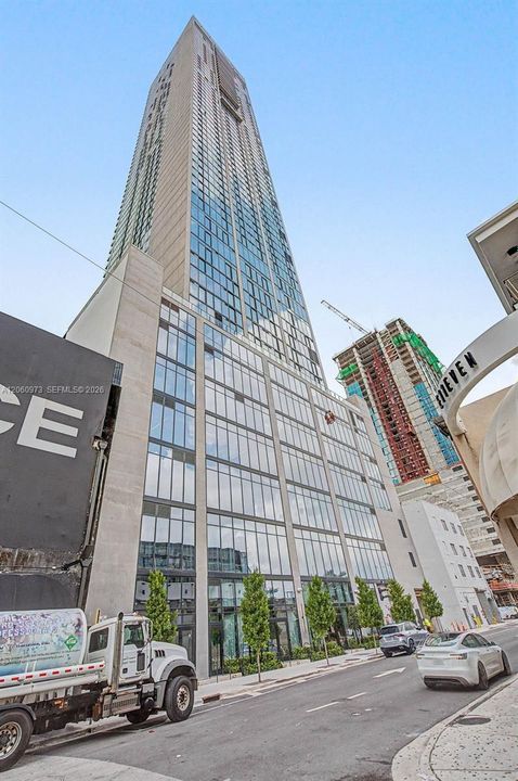 В аренду: $8,500 (2 спален, 2 ванн, 700 Квадратных фут)