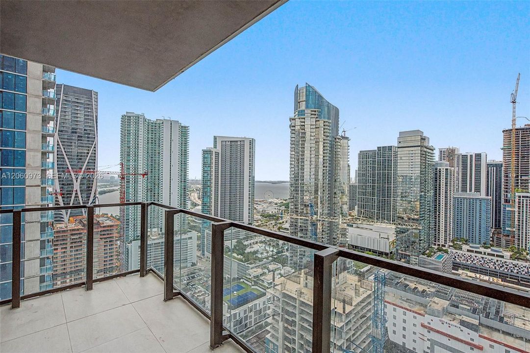 В аренду: $8,500 (2 спален, 2 ванн, 700 Квадратных фут)