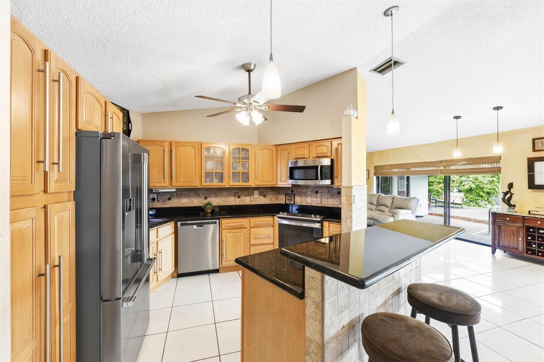 9437 NW 46th Ct_028