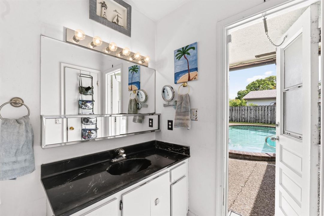 9437 NW 46th Ct_018