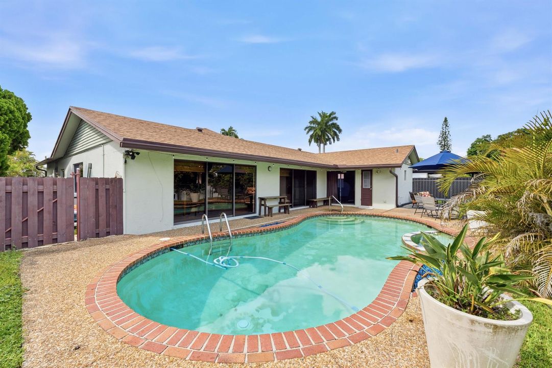 9437 NW 46th Ct_036