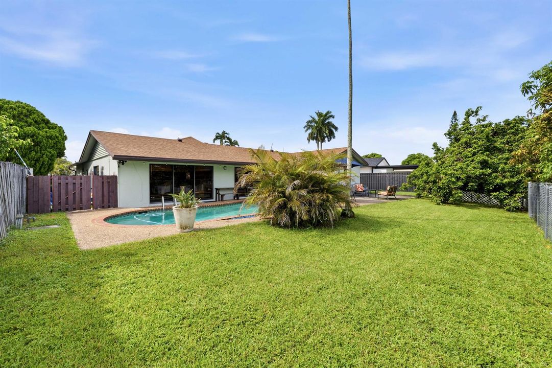 9437 NW 46th Ct_037