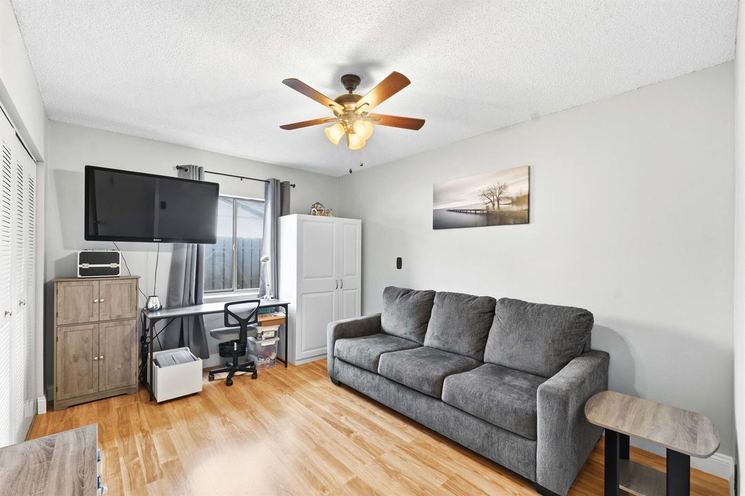 9437 NW 46th Ct_013