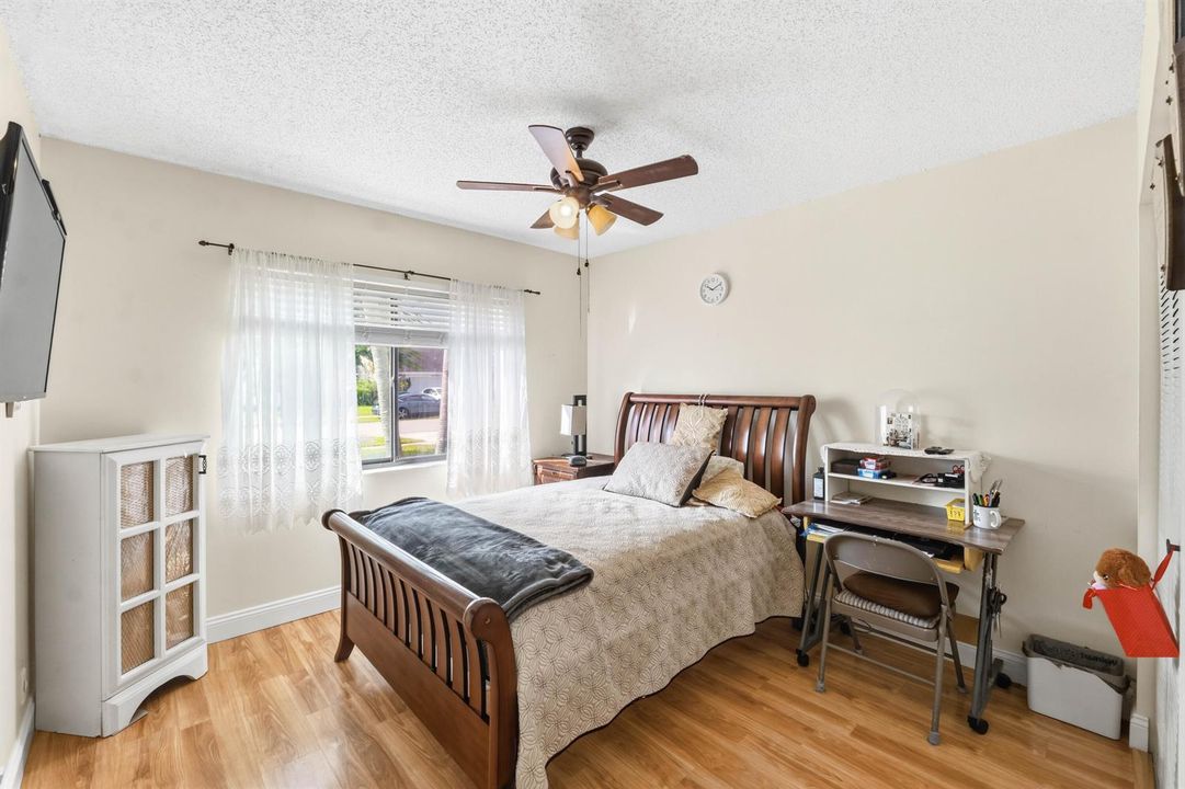 9437 NW 46th Ct_009