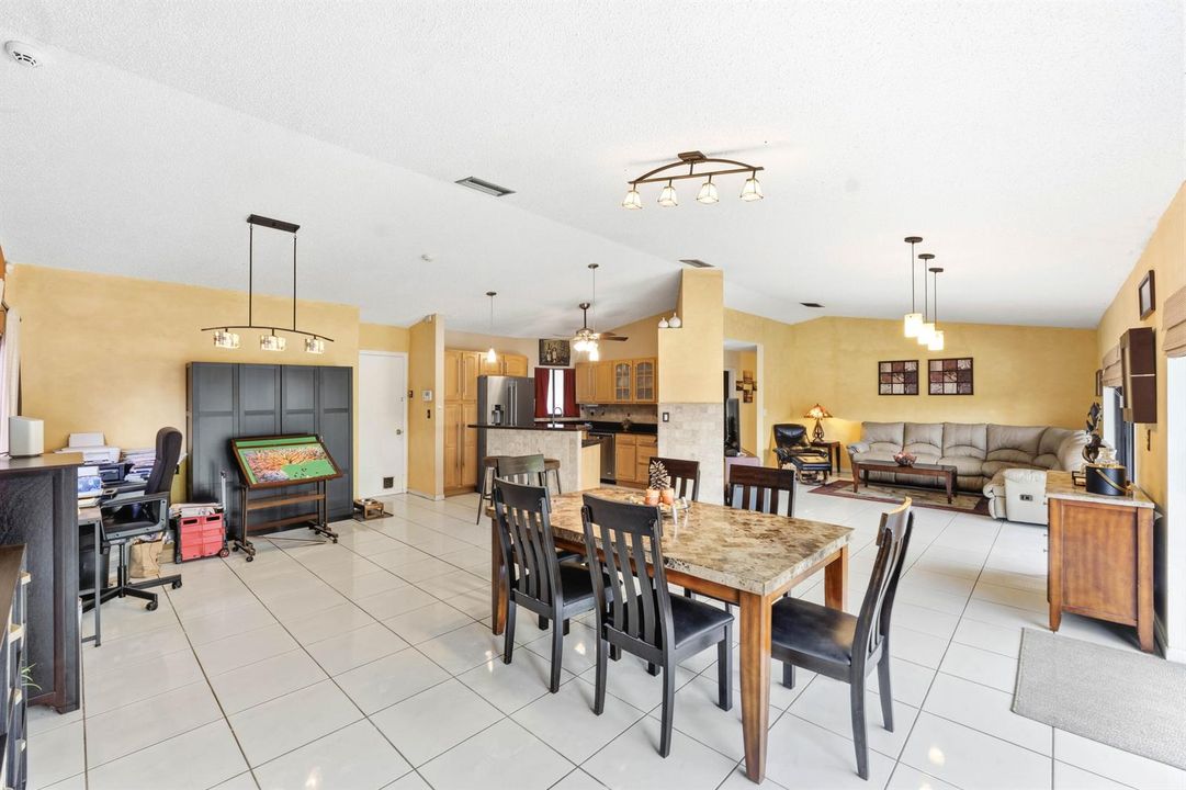 9437 NW 46th Ct_026