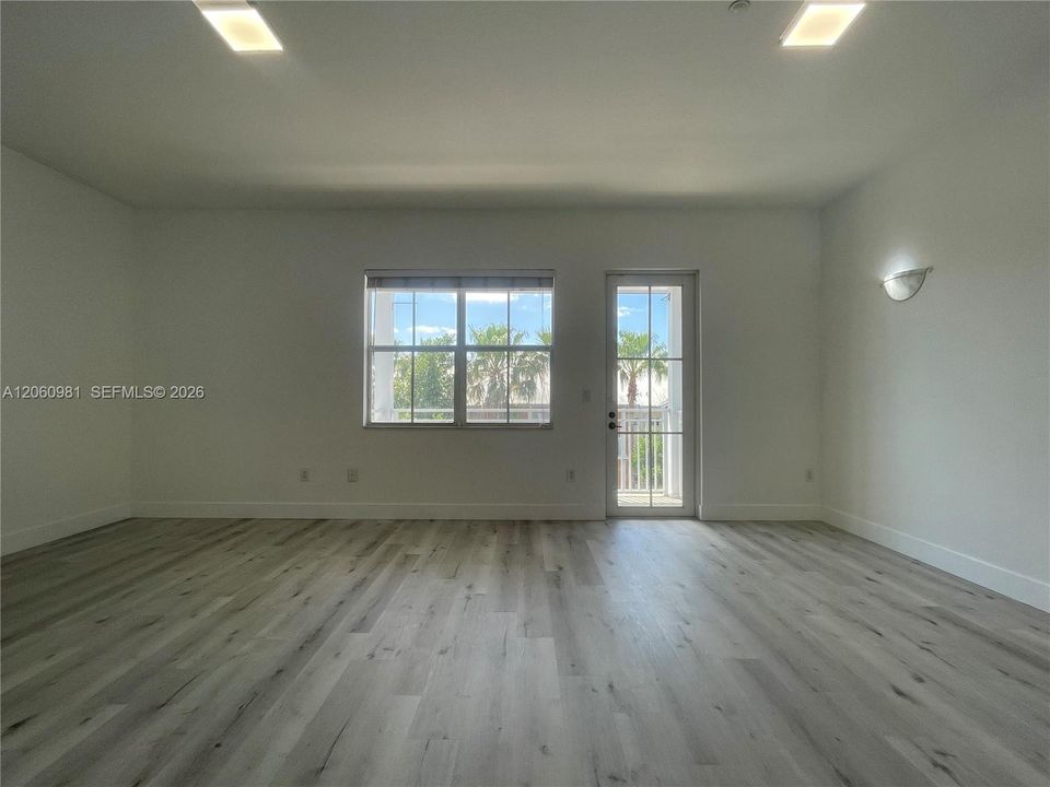 На продажу: $475,000 (2 спален, 2 ванн, 1216 Квадратных фут)