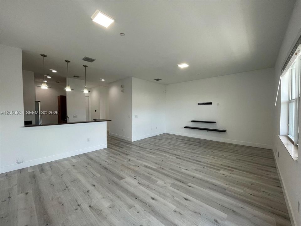 На продажу: $475,000 (2 спален, 2 ванн, 1216 Квадратных фут)