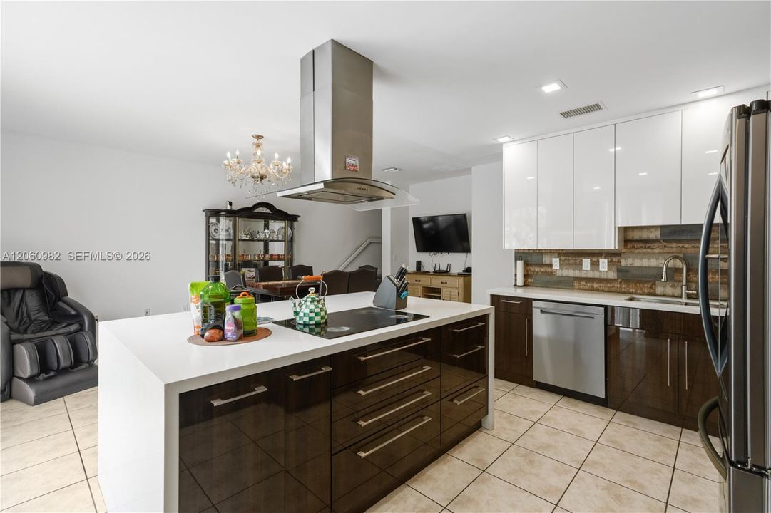 В аренду: $5,959 (5 спален, 3 ванн, 2342 Квадратных фут)