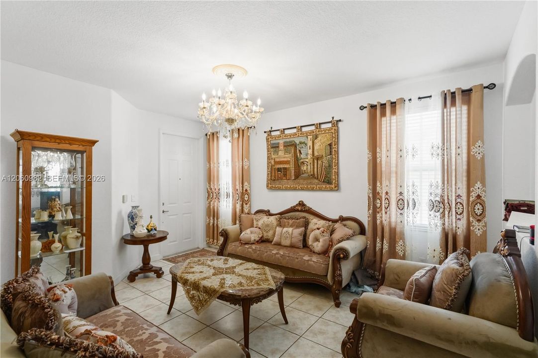 В аренду: $5,959 (5 спален, 3 ванн, 2342 Квадратных фут)