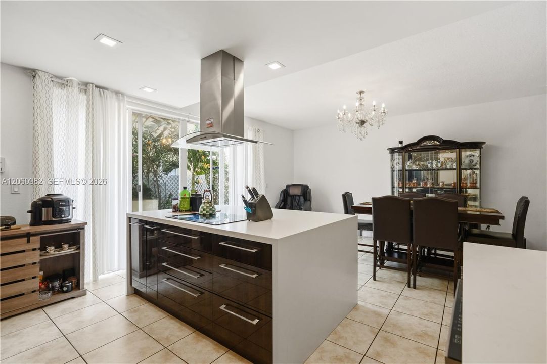В аренду: $5,959 (5 спален, 3 ванн, 2342 Квадратных фут)
