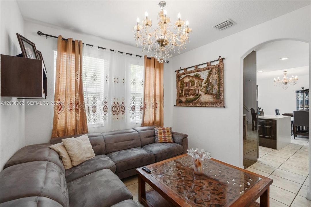 В аренду: $5,959 (5 спален, 3 ванн, 2342 Квадратных фут)