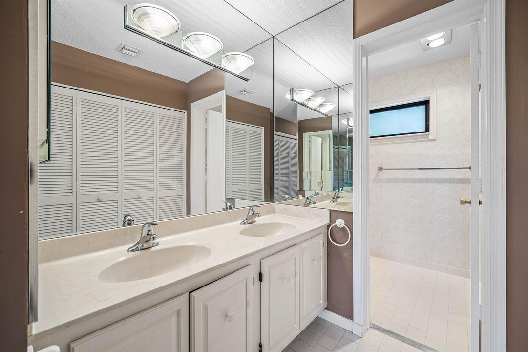 Main Bath Vanity