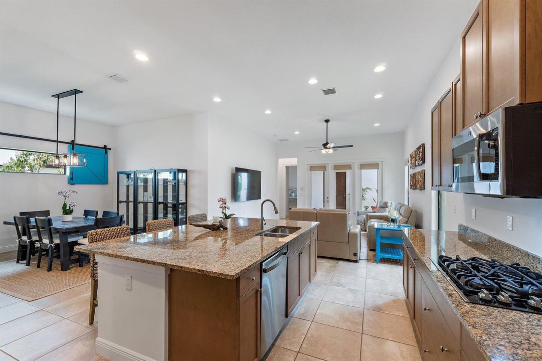 13640 Dumont
