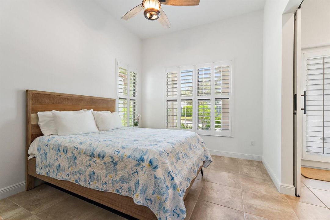 13640 Dumont