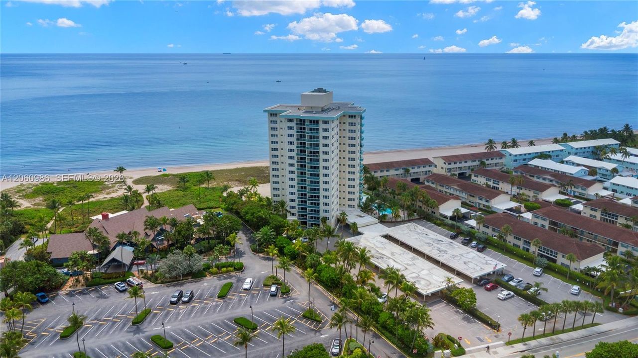 For Sale: $650,000 (2 beds, 2 baths, 904 Square Feet)