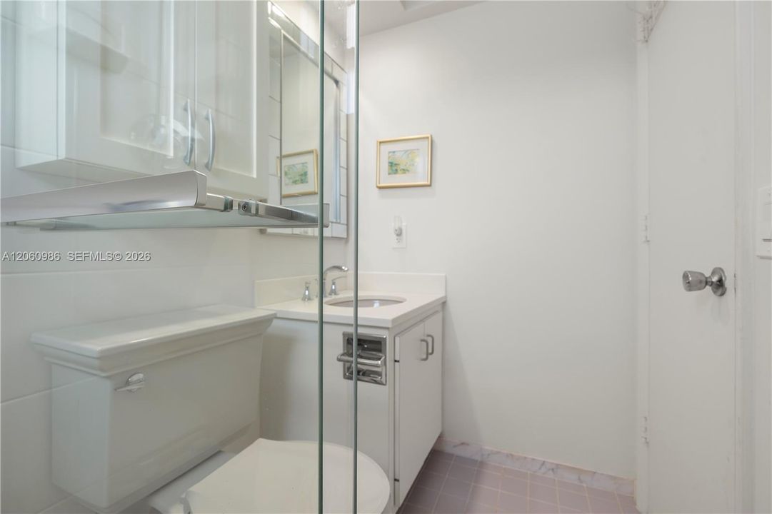 For Sale: $650,000 (2 beds, 2 baths, 904 Square Feet)