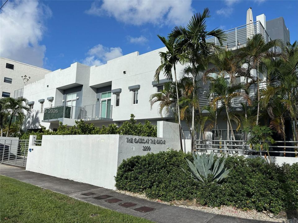 For Rent: $1,500 (1 beds, 1 baths, 1232 Square Feet)