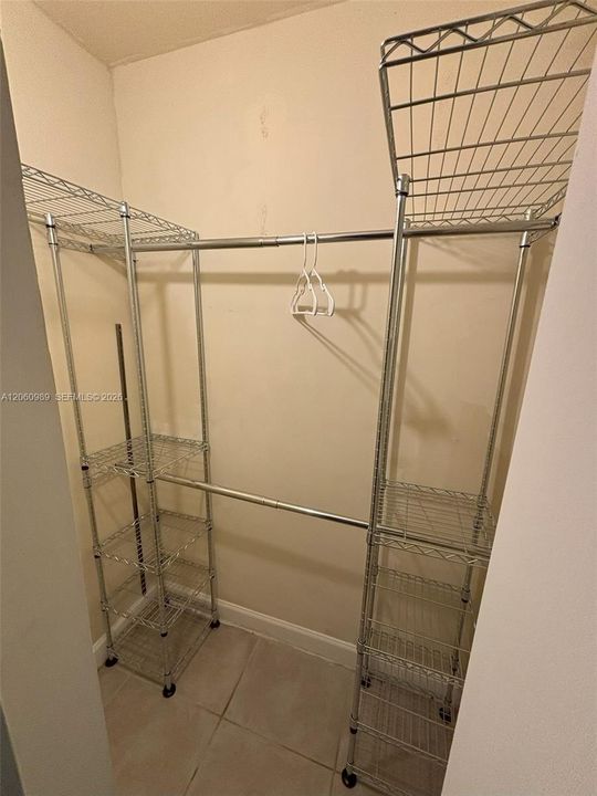 For Rent: $1,500 (1 beds, 1 baths, 1232 Square Feet)