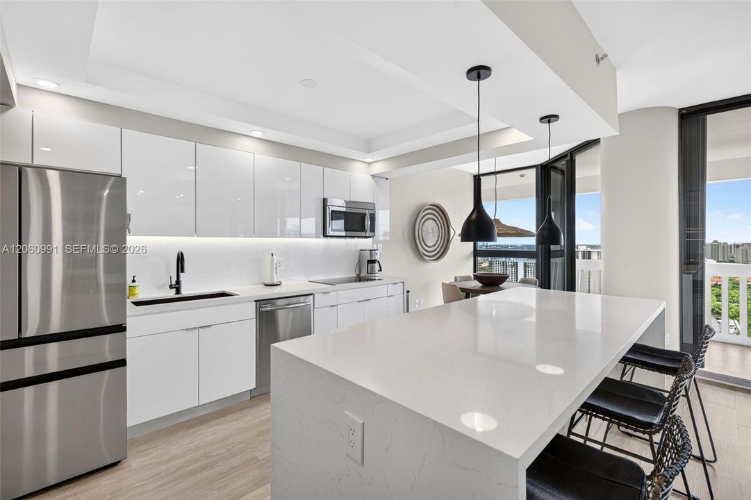 En Venta: $895,000 (2 camas, 2 baños, 1750 Pies cuadrados)