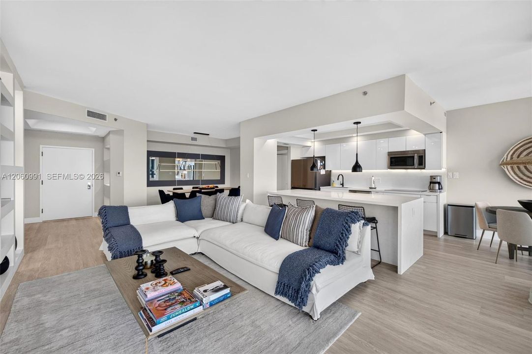 En Venta: $895,000 (2 camas, 2 baños, 1750 Pies cuadrados)