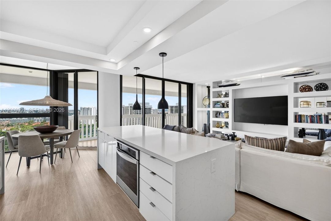 En Venta: $895,000 (2 camas, 2 baños, 1750 Pies cuadrados)